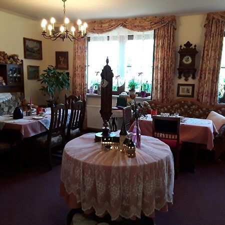 Gaestehaus "Gisela" Im Fuerstlichen Fischhaus Schillingsfuerst Bagian luar foto