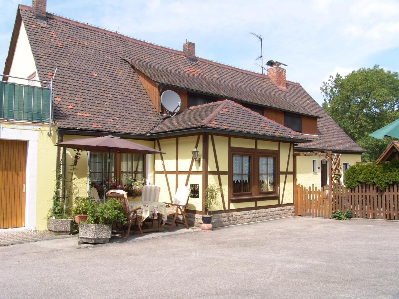 Gaestehaus "Gisela" Im Fuerstlichen Fischhaus Schillingsfuerst Bagian luar foto