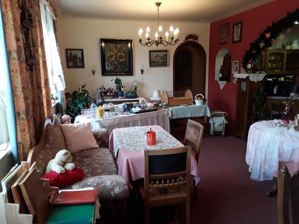 Gaestehaus "Gisela" Im Fuerstlichen Fischhaus Schillingsfuerst Bagian luar foto
