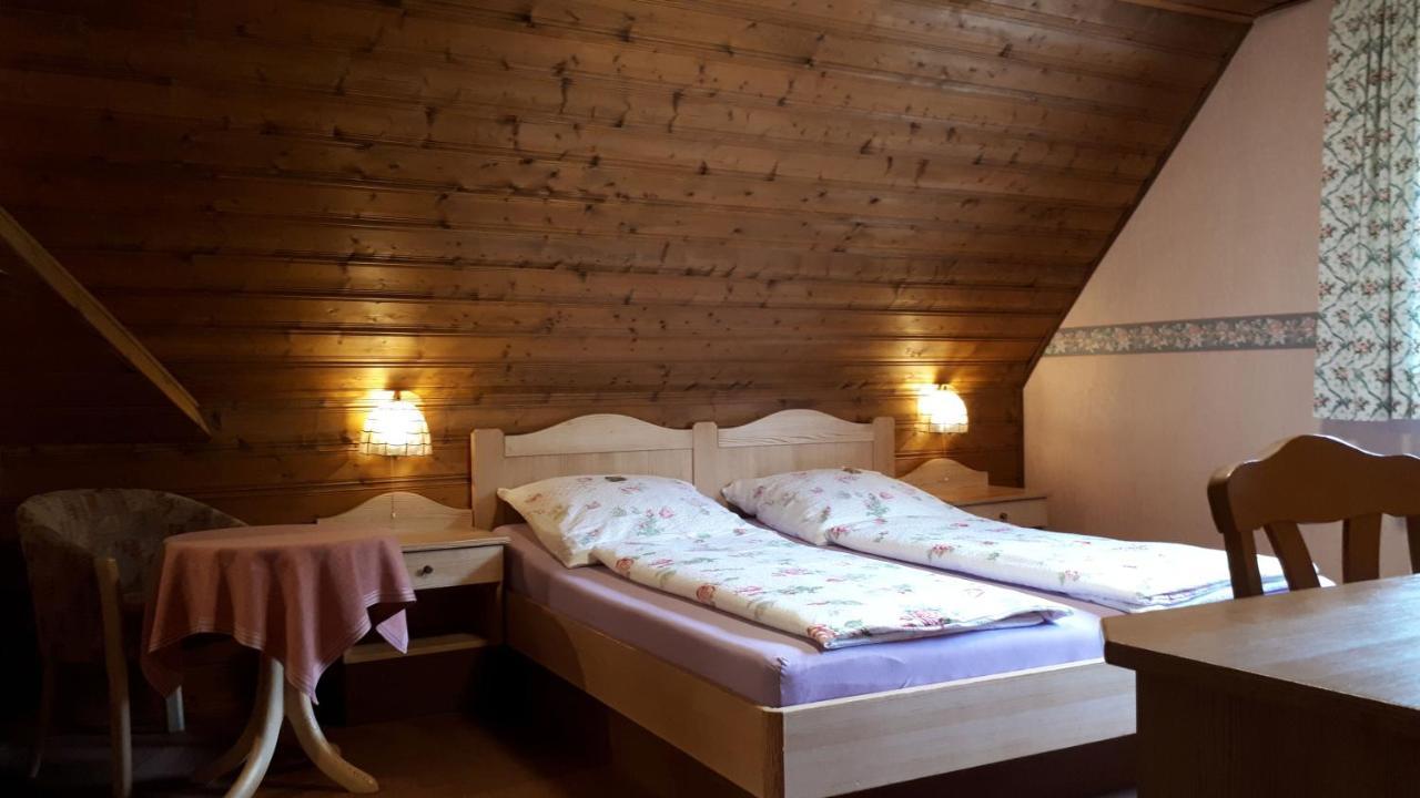 Gaestehaus "Gisela" Im Fuerstlichen Fischhaus Schillingsfuerst Bagian luar foto
