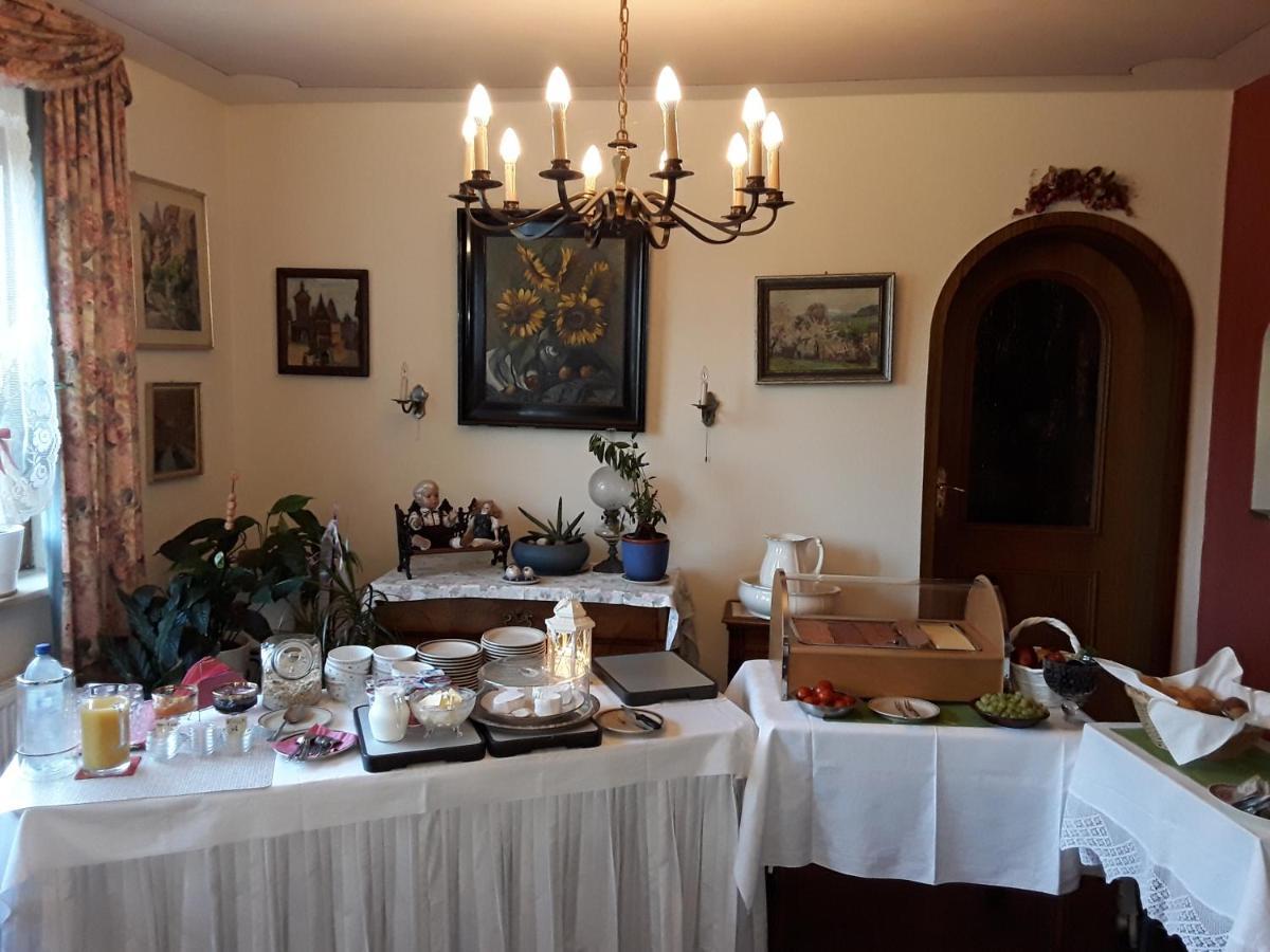 Gaestehaus "Gisela" Im Fuerstlichen Fischhaus Schillingsfuerst Bagian luar foto