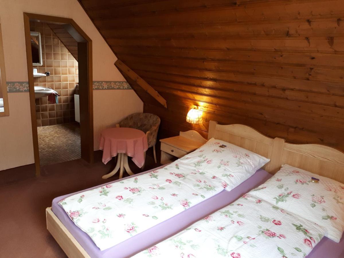 Gaestehaus "Gisela" Im Fuerstlichen Fischhaus Schillingsfuerst Bagian luar foto